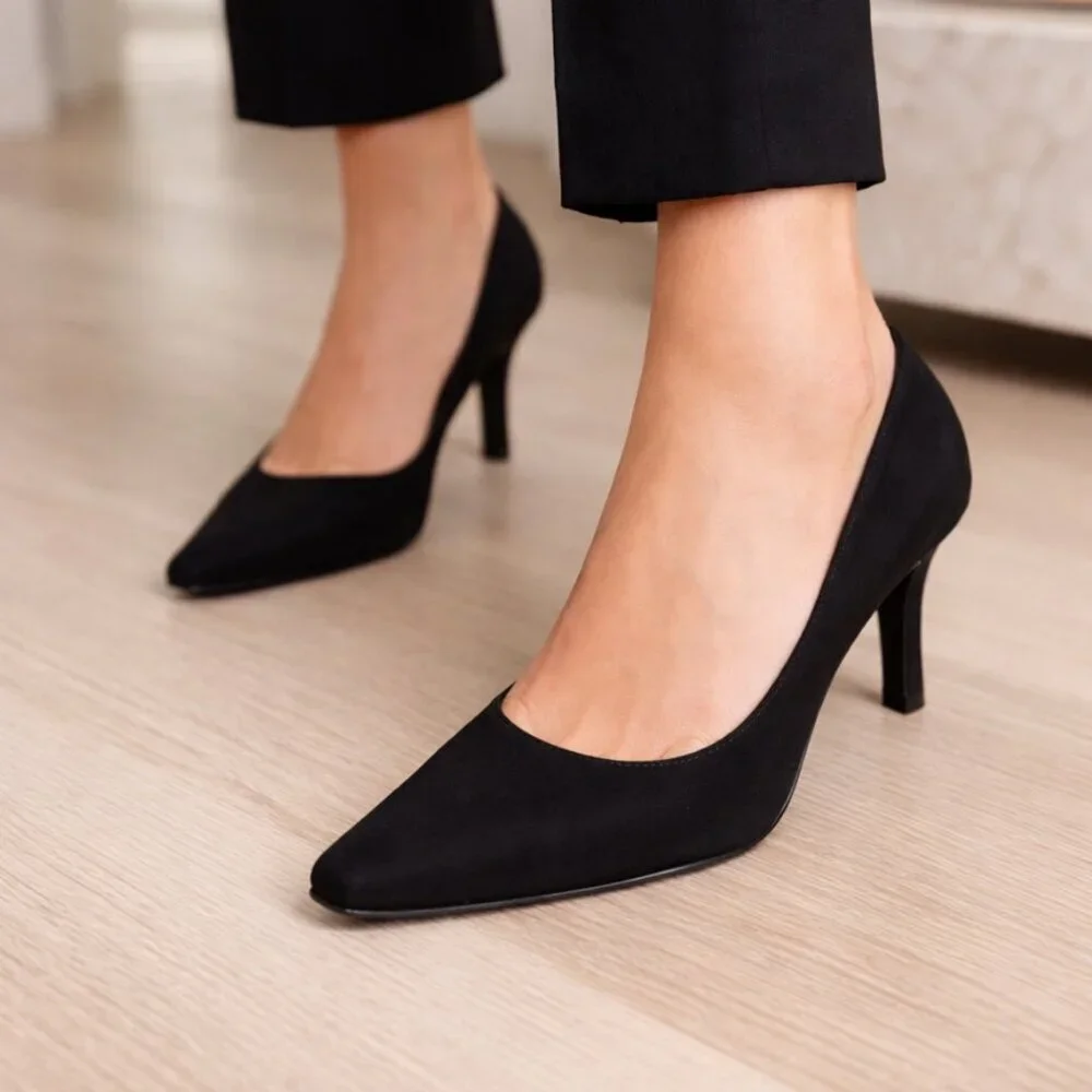 STUART WEITZMAN Vintage Y2K Black Crepe Pointed Toe Pumps 3” Heel Classic